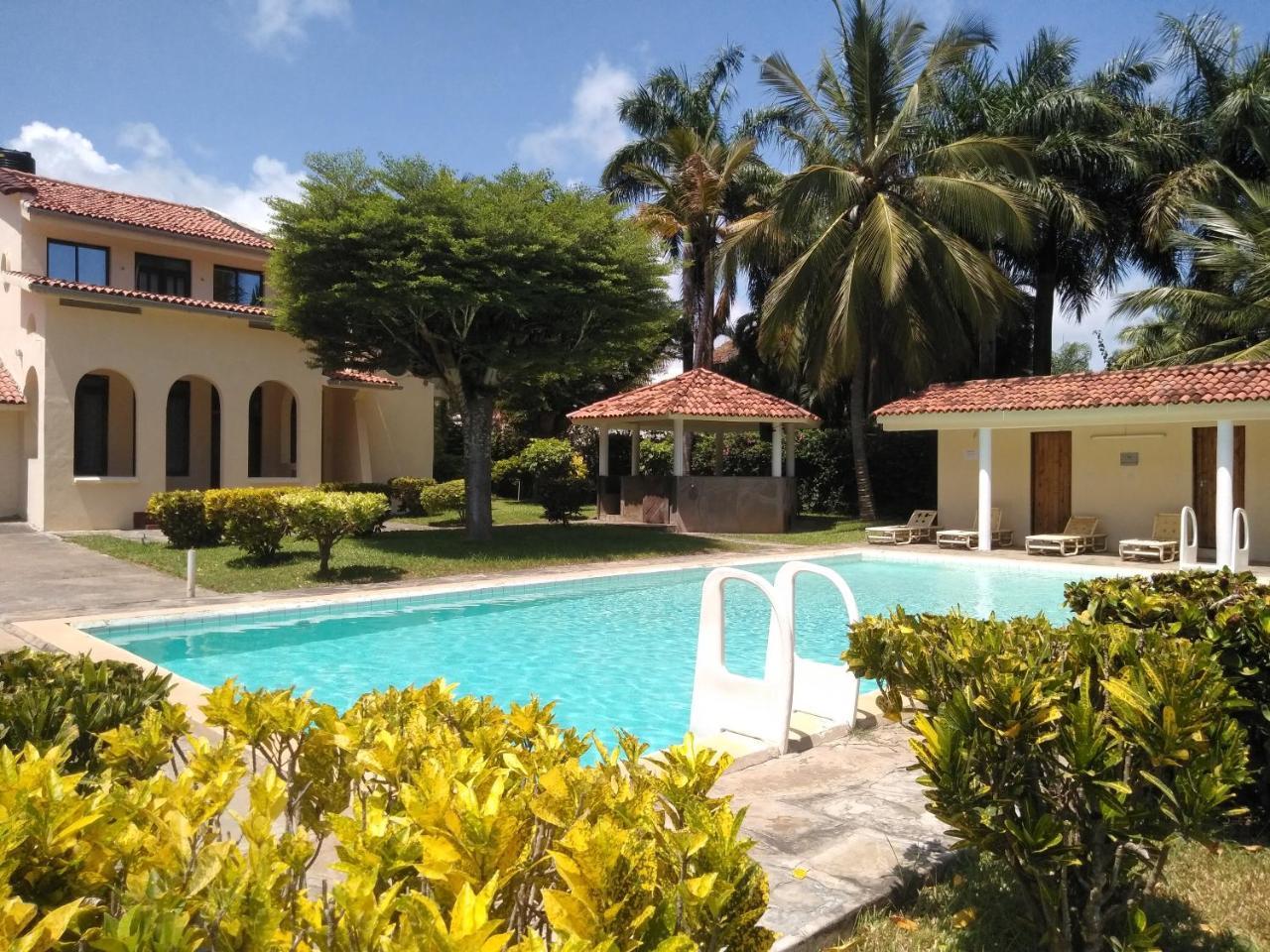 Jua Baharini Bed and Breakfast Malindi Exteriör bild