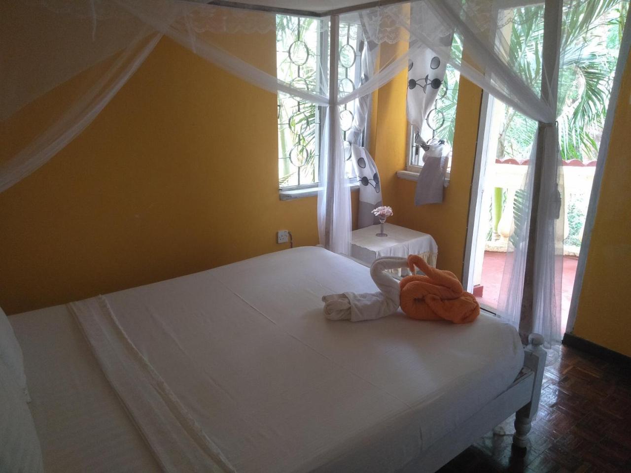 Jua Baharini Bed and Breakfast Malindi Exteriör bild