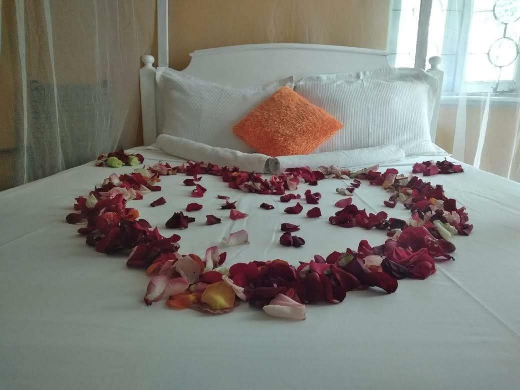 Jua Baharini Bed and Breakfast Malindi Exteriör bild
